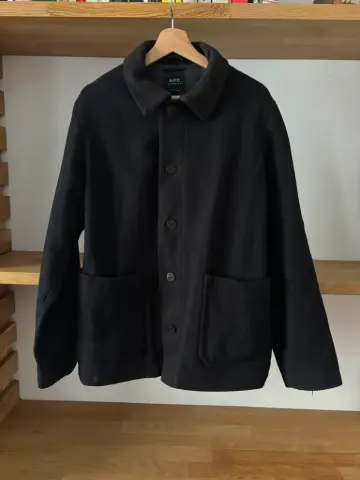 Svartur ullarjakki frá A.P.C.